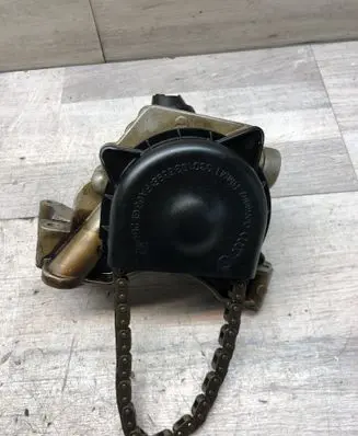 Volkswagen Tiguan Oil pump 03C105AG