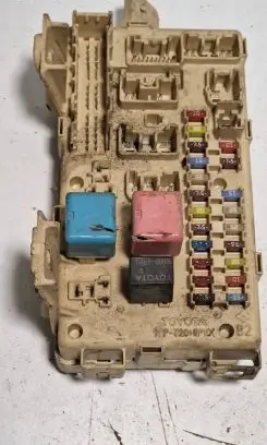 Toyota Avensis T250 Fuse module 8264105020A 3270792510 07070509552403