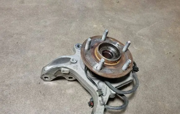 Chrysler Pacifica Front wheel hub 68189018AB 504AE47439 P68189018AB