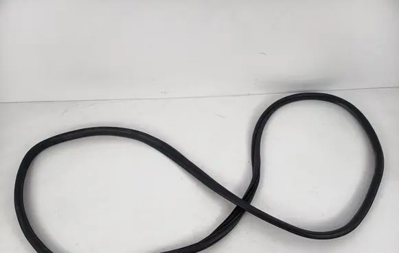 BMW X3 E83 Rubber seal rear door 3331677