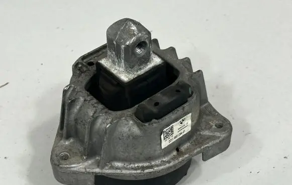 BMW 6 F12 F13 Engine mount bracket 6851264