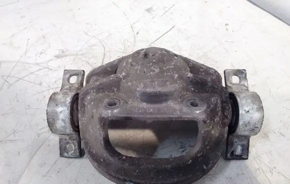 Volkswagen Touareg I Front shock absorber mounting bracket 7L0512345
