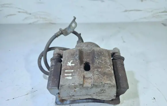 Toyota Prius (XW30) Front brake caliper ADVICS 4773047060