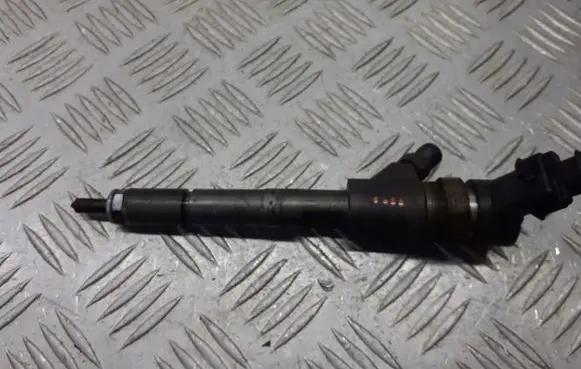 Toyota Auris 150 Fuel injector 23670-33040