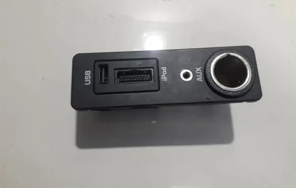 Jaguar XF USB socket connector 8x2319c166ad a2c53252704