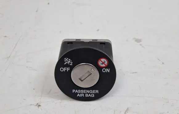 Hyundai i40 Passenger airbag on/off switch