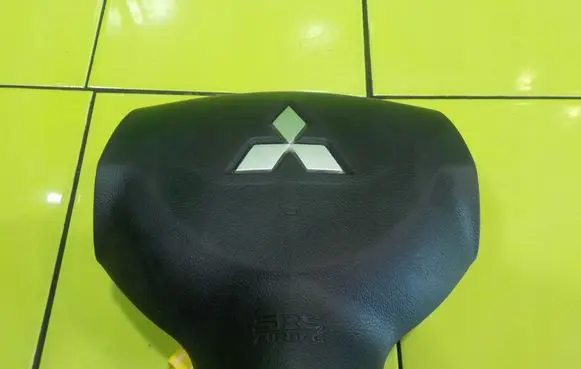 Mitsubishi Lancer VIII Steering wheel airbag 