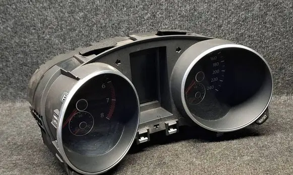 Volkswagen Golf VI Speedometer (instrument cluster) 5K0920870F