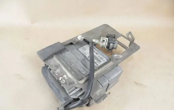 Volkswagen Golf III Engine control unit/module 3A0907311A 26SA3605 0261203591