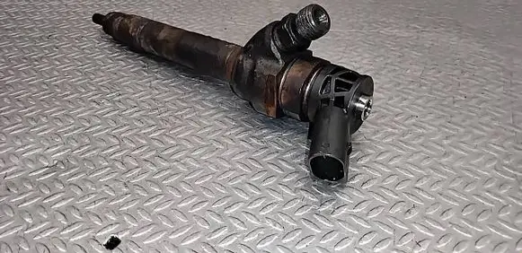 BMW 3 E90 E91 Fuel injector 0445110478 781070202