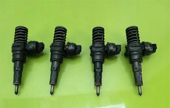 Volkswagen Caddy Fuel injectors set 0414720313