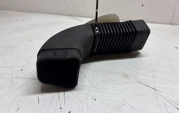 BMW 3 E90 E91 Air intake duct part 7790607 11564310