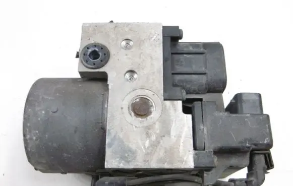 Volkswagen PASSAT B5 ABS Pump 8E0614111K