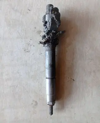 Volvo XC60 Fuel injector 31303238