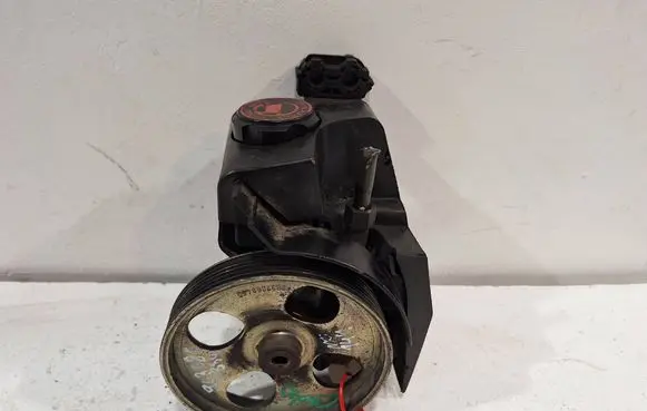Peugeot 206 Power steering pump 9636868880