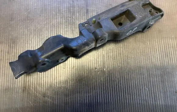 Renault Scenic III - Grand scenic III Fender mounting bracket 631220010R