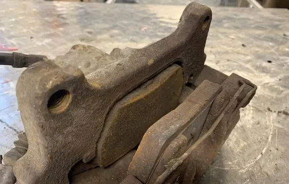 Volkswagen PASSAT B6 Front brake caliper