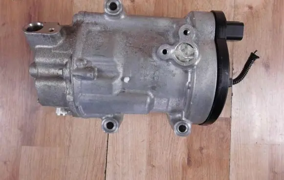 Toyota RAV 4 (XA50) Air conditioning (A/C) compressor (pump) 0424001101 8837033051 8837033040