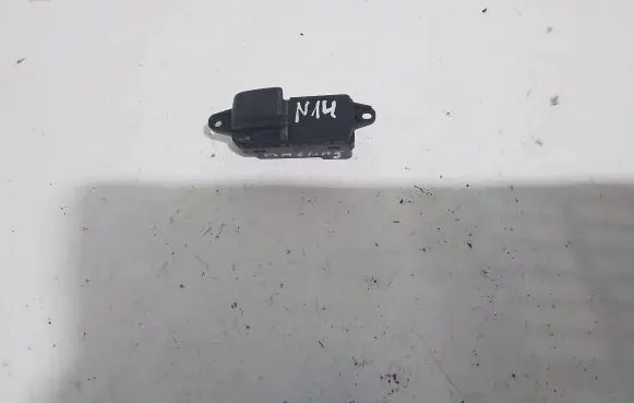 Mazda 5 Windscreen/window heater switch CC3366370A 525715