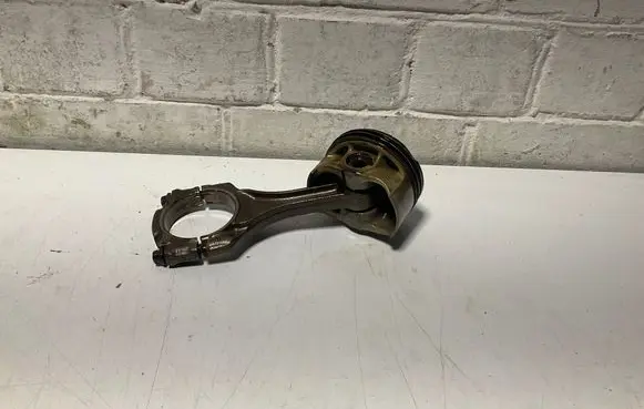 BMW 5 F10 F11 Piston with connecting rod 7843237