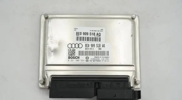 Audi A4 S4 B7 8E 8H Engine control unit/module 8E0909518AQ 0261208524
