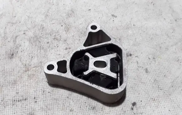 Mercedes-Benz CLA C117 X117 W117 Engine mount bracket A2462400809