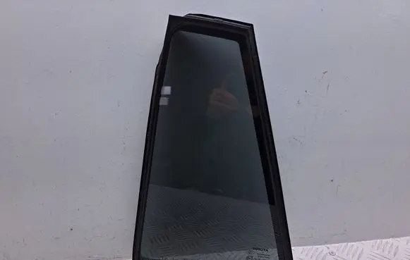 Toyota Verso Rear vent window glass 681240F020 681890F010