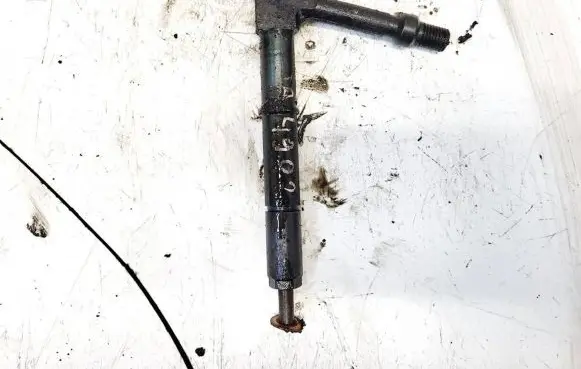 Nissan Almera Tino Fuel injector