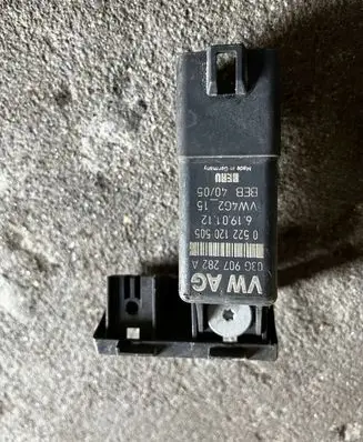 Skoda Octavia Mk2 (1Z) Glow plug pre-heat relay 03G907282A