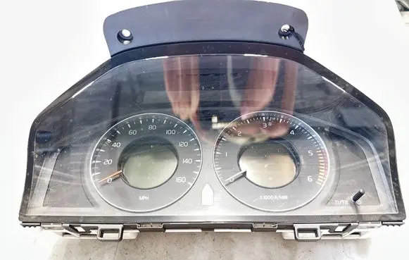 Volvo XC70 Speedometer (instrument cluster) 36000416 31254540AA 69199680U