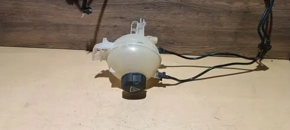 Citroen Berlingo Coolant expansion tank/reservoir 9678125880