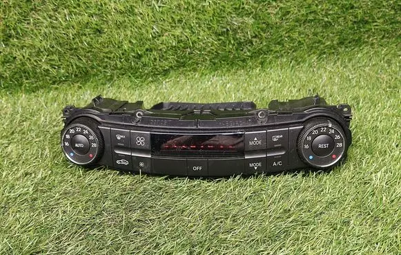 Mercedes-Benz E W211 Climate control unit 2118303190
