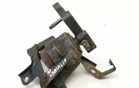 Toyota Avensis T250 Engine mount bracket