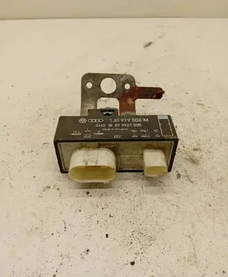 Volkswagen Polo IV 9N3 Coolant fan relay 1J0919506M 898967000
