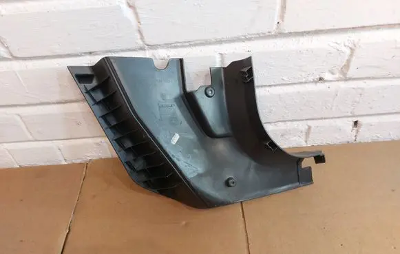 Foot area side trim