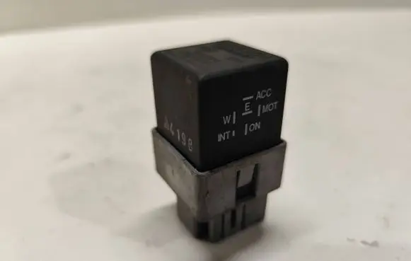 Volvo S40, V40 Other relay MB953394 12HM100 72HM100