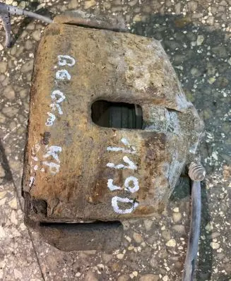 Volkswagen PASSAT B6 Front brake caliper