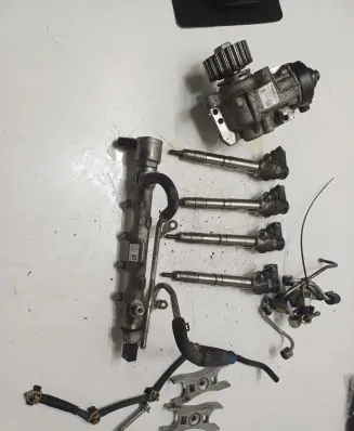 Volkswagen Golf VII Fuel injection system set 04L130277AE 0445110471 04L130755E