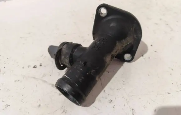 Volkswagen PASSAT B6 Engine coolant pipe/hose 03G121121D