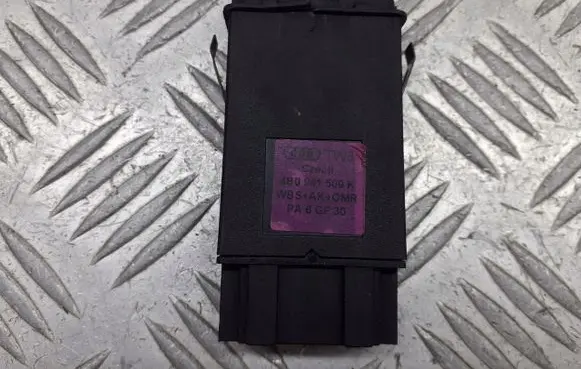 Audi A6 S6 C5 4B Hazard warning light relay 4B0941509K