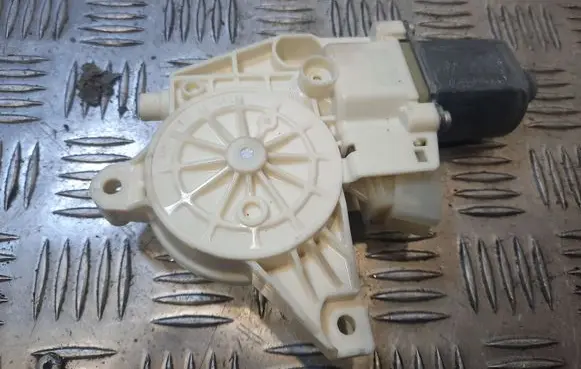 Mercedes-Benz E W212 Front door window regulator motor A2048200242