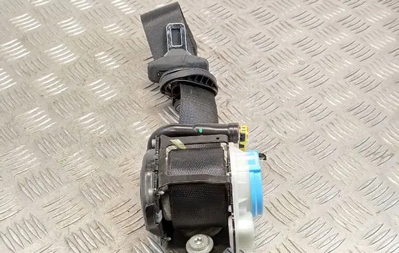 Mercedes-Benz CLA C117 X117 W117 Rear seatbelt KR1WJAD3B5 3063559