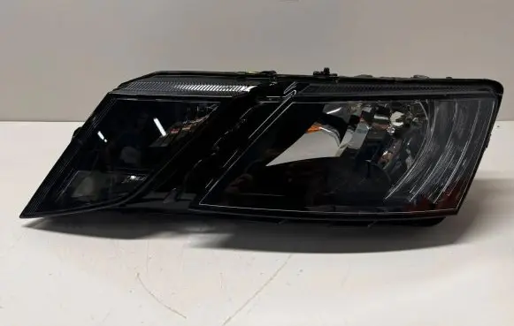 Skoda Octavia Mk4 Headlight/headlamp 5E1941015C 030110420100 LE15A6368