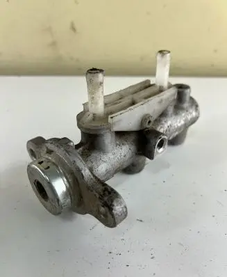Mitsubishi Space Wagon Master brake cylinder