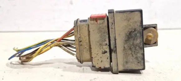 Peugeot 207 Fuel pump relay 240107