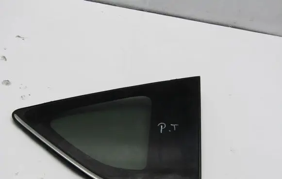Toyota RAV 4 (XA40) Rear side window 1111