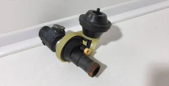Audi 100 S4 C4 Coolant heater control valve 4A0819809