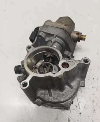 Volkswagen Golf VII Vacuum pump 06L145100B