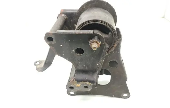 Nissan Primera Engine mount bracket