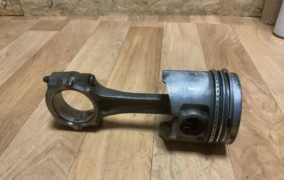 Mitsubishi Pajero Piston with connecting rod ME200689